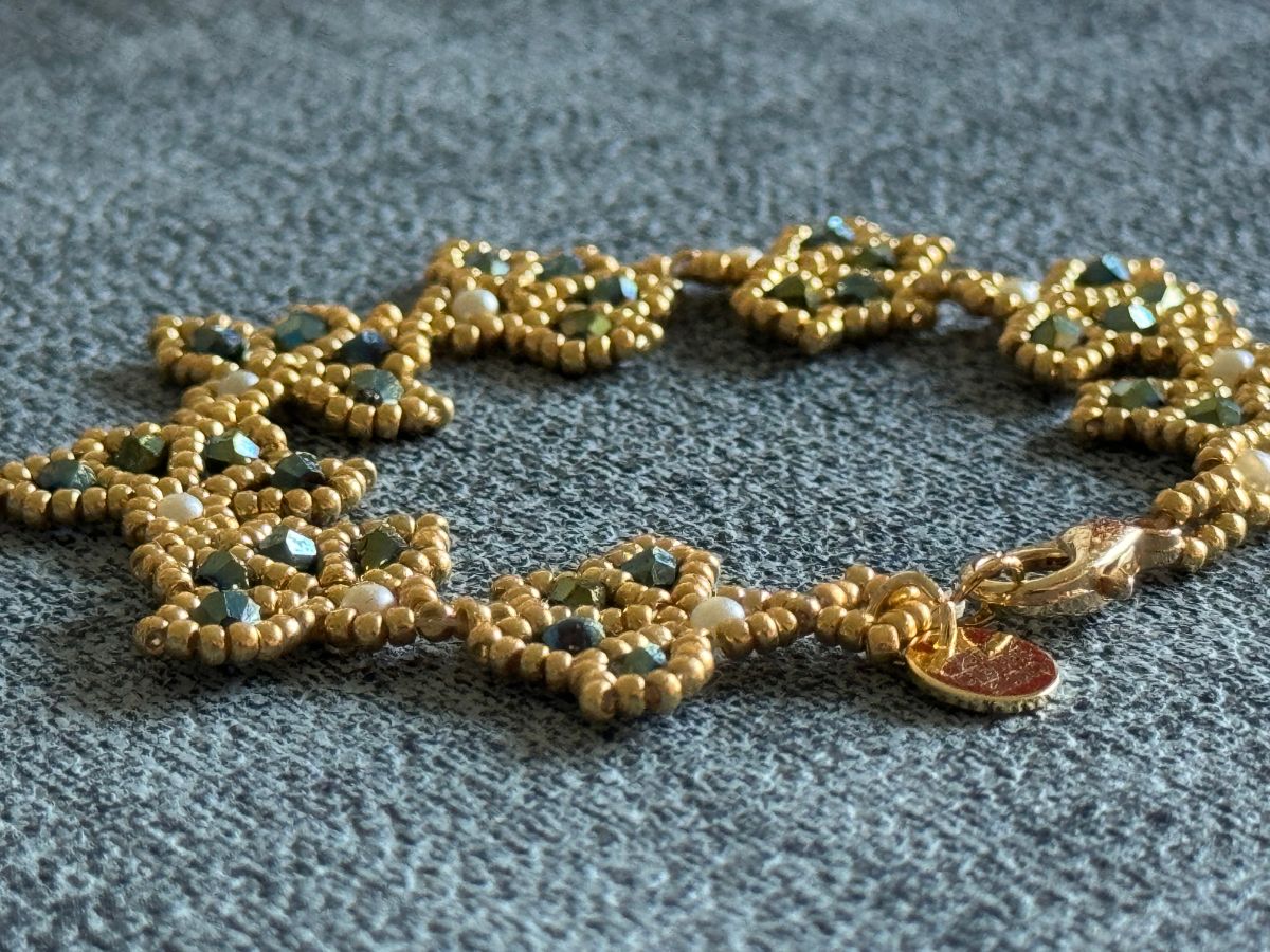 Gilded Fanfare Lobster Claw Bracelet